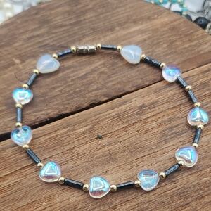 Iridescent Heart Bead Bracelet - Blue/White B3435